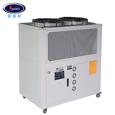 Oil cooled chiller